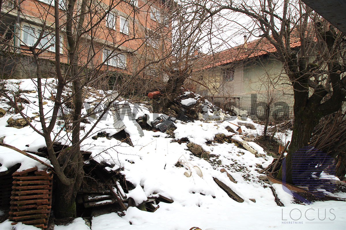 12 Dvorište 1.jpg
